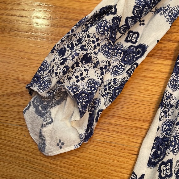 Forever21 Blue and White Abstract Print Open/Cold Shoulder Flowy Keyhole Dress - Picture 3 of 11